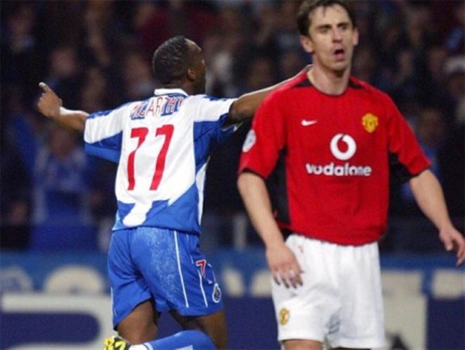 充满悬念的 充满悬念的